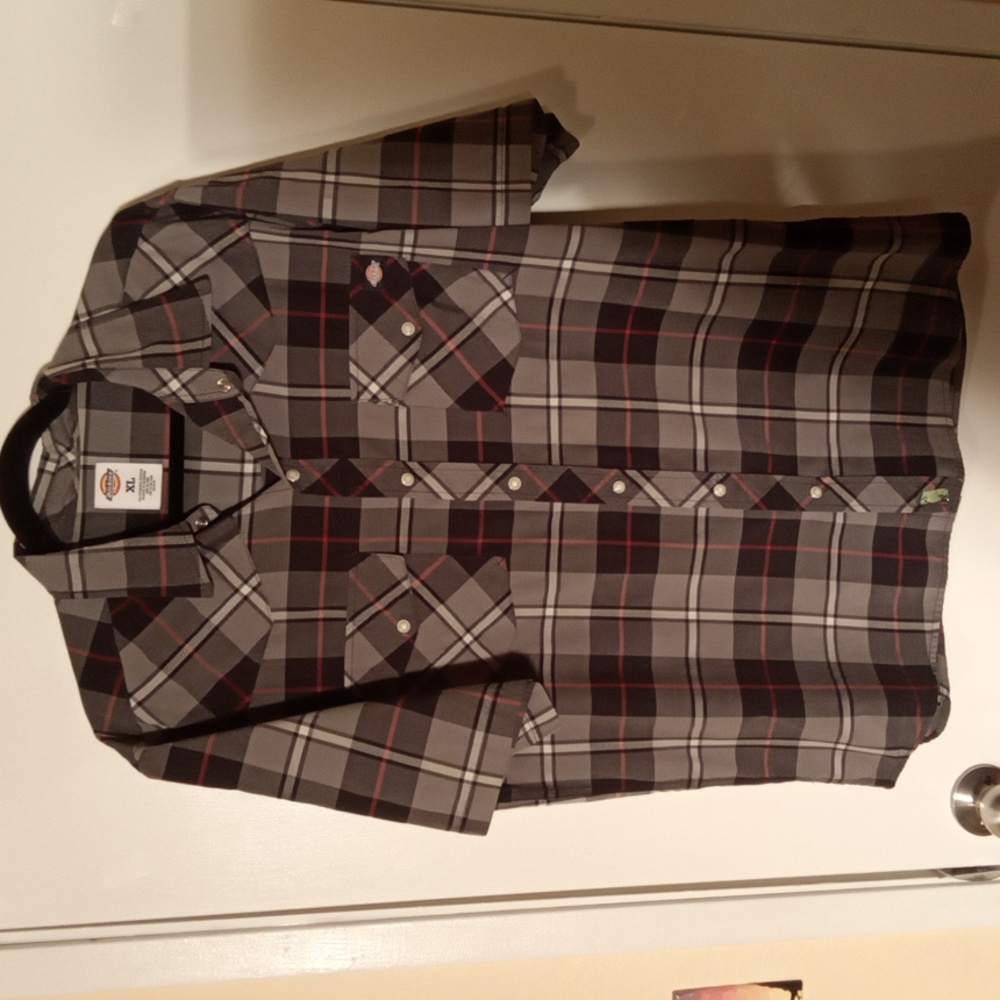 Dickey short sleeve shirt with snaps